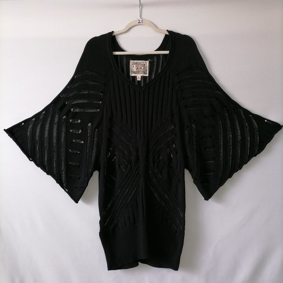 Chelser & Violet Women's Black Flared Sleeve Oversized Knitted Sweater Size S - Picture 1 of 7